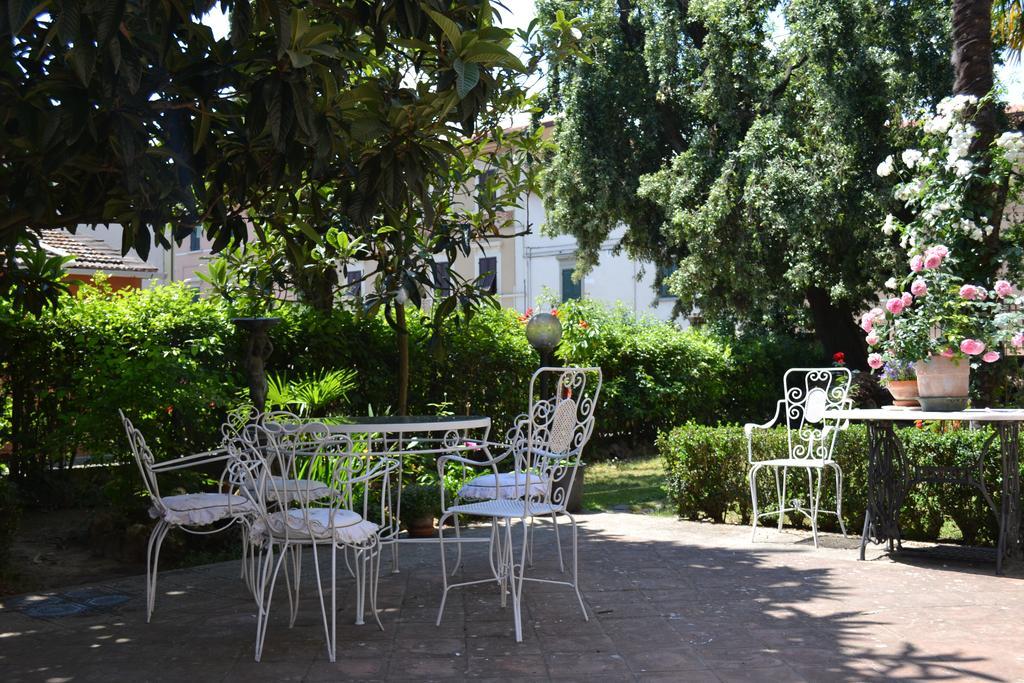 Cosetta Guest House Черталдо Стая снимка