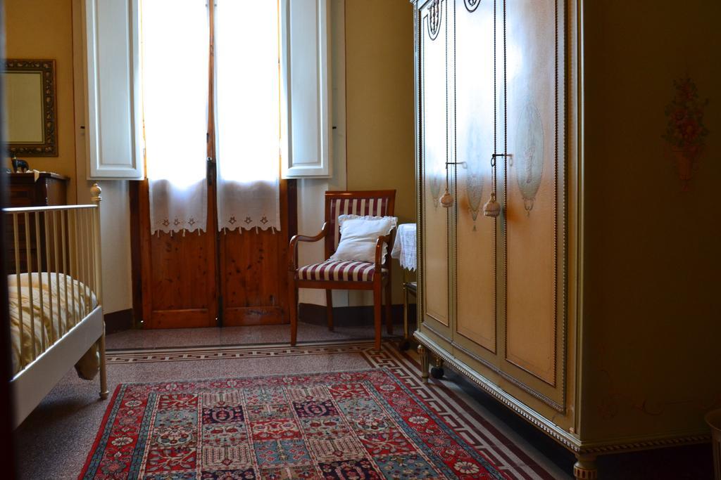 Cosetta Guest House Черталдо Стая снимка