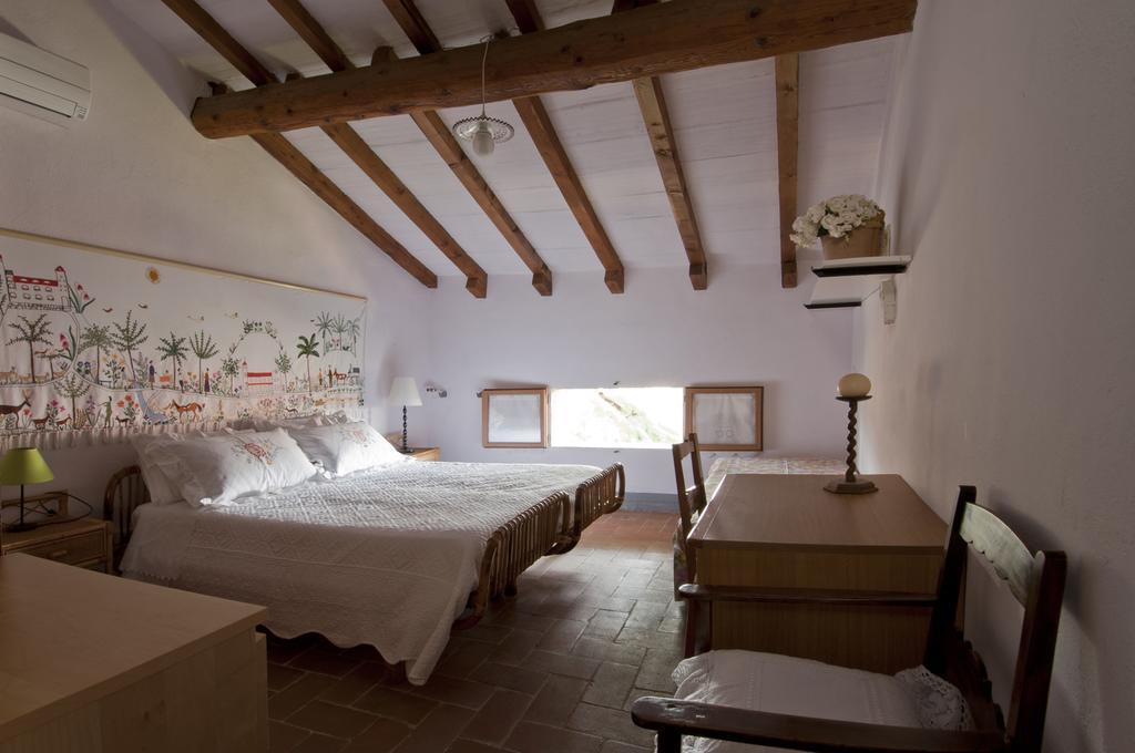 Cosetta Guest House Черталдо Екстериор снимка