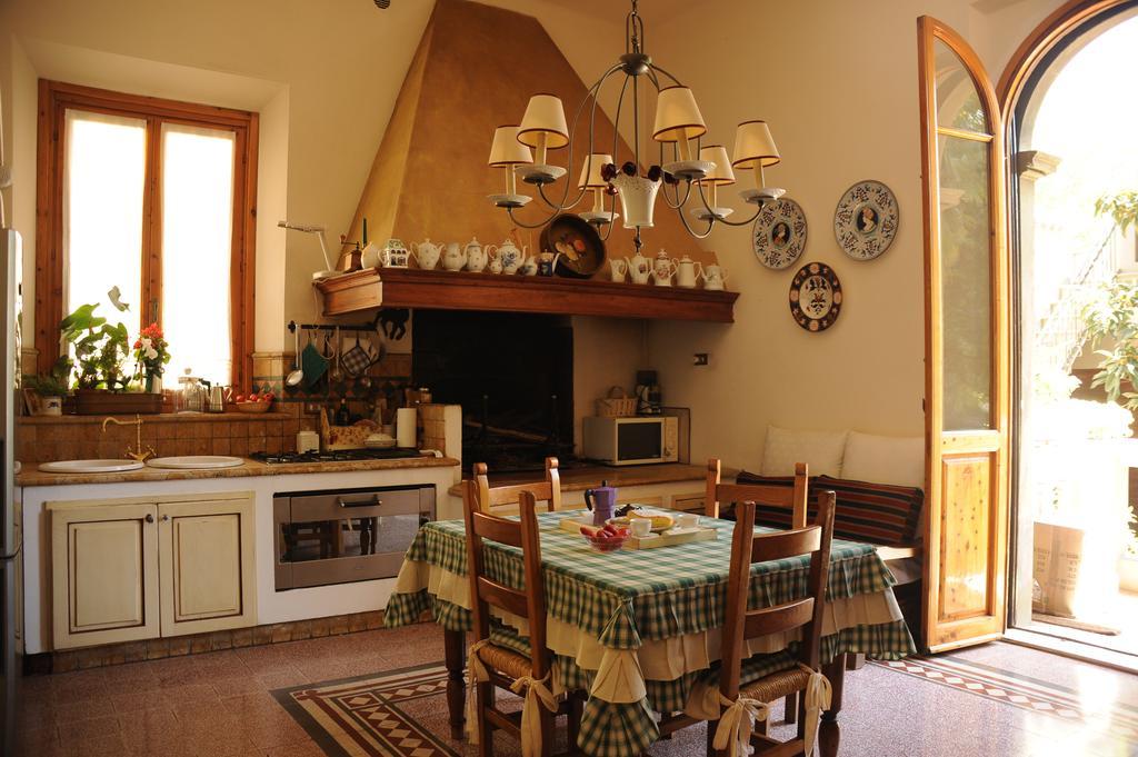 Cosetta Guest House Черталдо Екстериор снимка