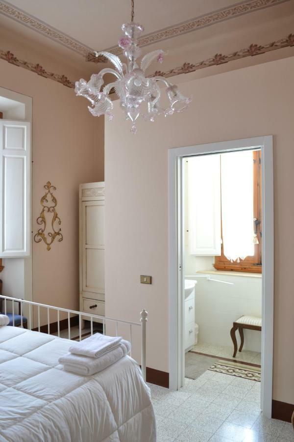 Cosetta Guest House Черталдо Екстериор снимка